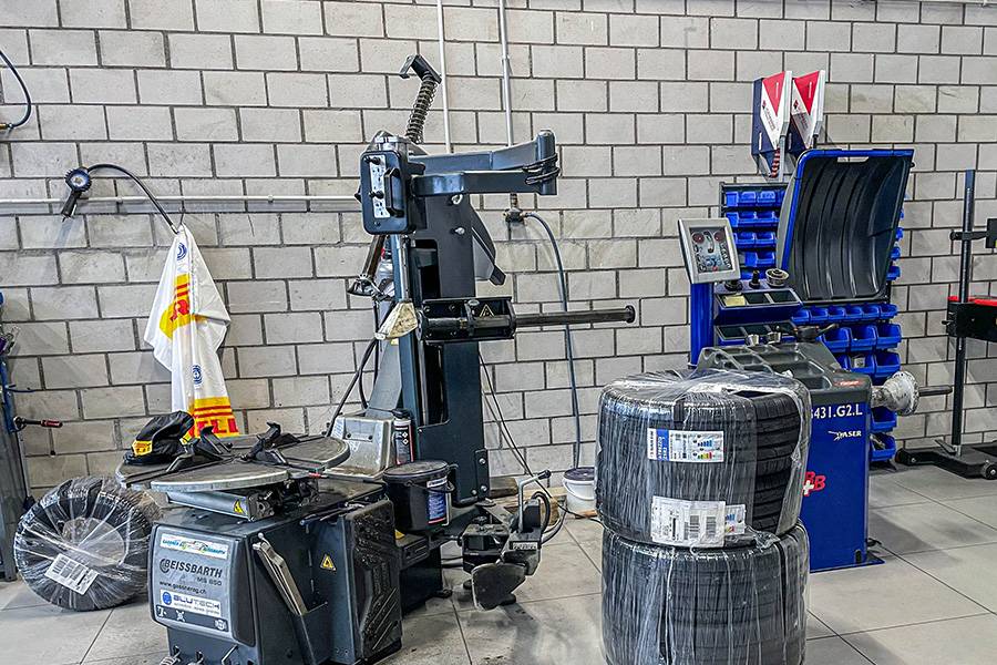 Les clients sont enchantés : le commerce de pneus est un service indispensable pour une entreprise spécialisée telle que la « Carrosserie Spritzwerk Marty GmbH.