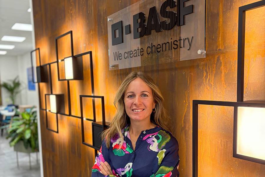 Yvonne Rohde-Hofbauer au centre de formation d’Eugendorf. C’est depuis cet endroit que cette native de Basse-Bavière coordonne avec son équipe les processus et les projets pilotes pour la Suisse, l’Allemagne et l’Autriche. Photos : BASF 