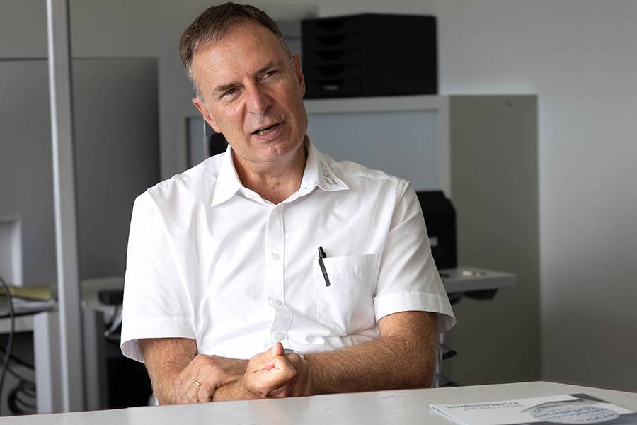 Bernd Schmid, de formation commerciale, directeur des ventes, est un homme calme et posé. L’originaire de Dübendorf travaille dans l’entreprise depuis dix ans.