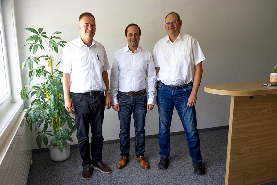 Organisent les rendez-vous et coordonnent les carrosseries, qui sont elles-mêmes déjà très occupées par leurs activités quotidiennes (de g. à d.) : Bernd Schmid, Nathanaël Kalisky, Alvaro Schnellman.