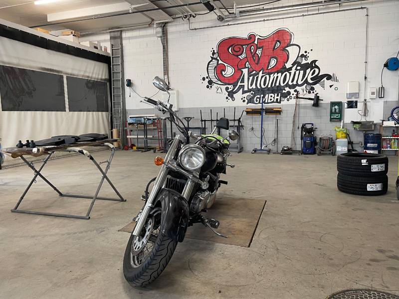 Les machines de toute taille font partie des spécialités de « S&B Automotive » :  comme . . . 
