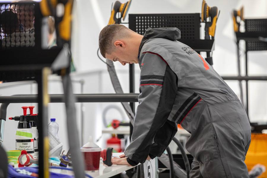 Davide en pleine compétition : concentration maximale, chaque détail compte.