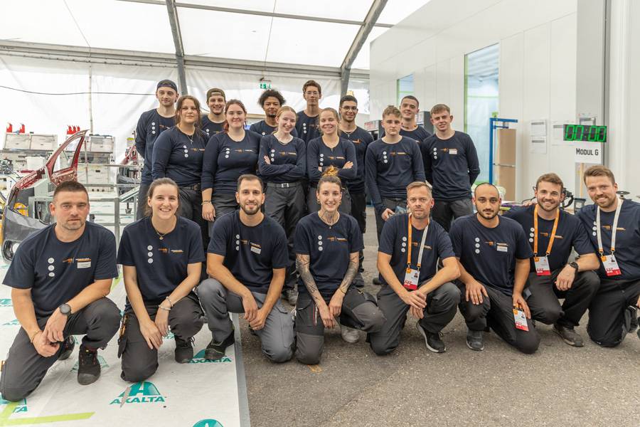 L’équipe des candidats et des experts en carrosserie-peinture CFC lors des SwissSkills 2025 à Berne.