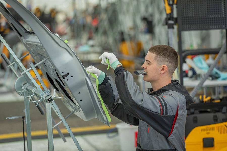 Une préparation minutieuse fait la différence : Davide s’entraîne aussi sous pression dans son entreprise – une routine payante.