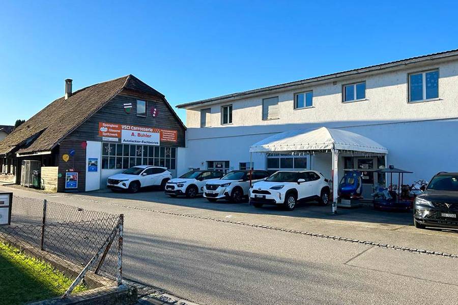 Carrosserie A. Bühler : ici, on ne se contente pas de réparer toutes sortes de voitures dans les règles de l’art, on remet aussi en état des trésors anciens. 