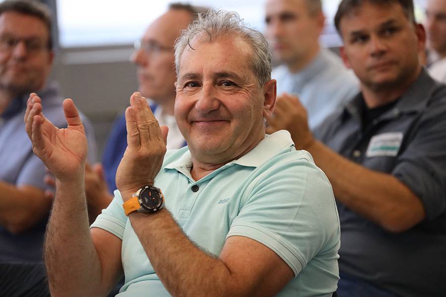 Rolf Baumgartner, responsable thématique et coordinateur du secteur professionnel de la peinture automobile à l’école professionnelle « Schule für Gestaltung », applaudit les décisions prises au niveau des personnes responsables de la formation.