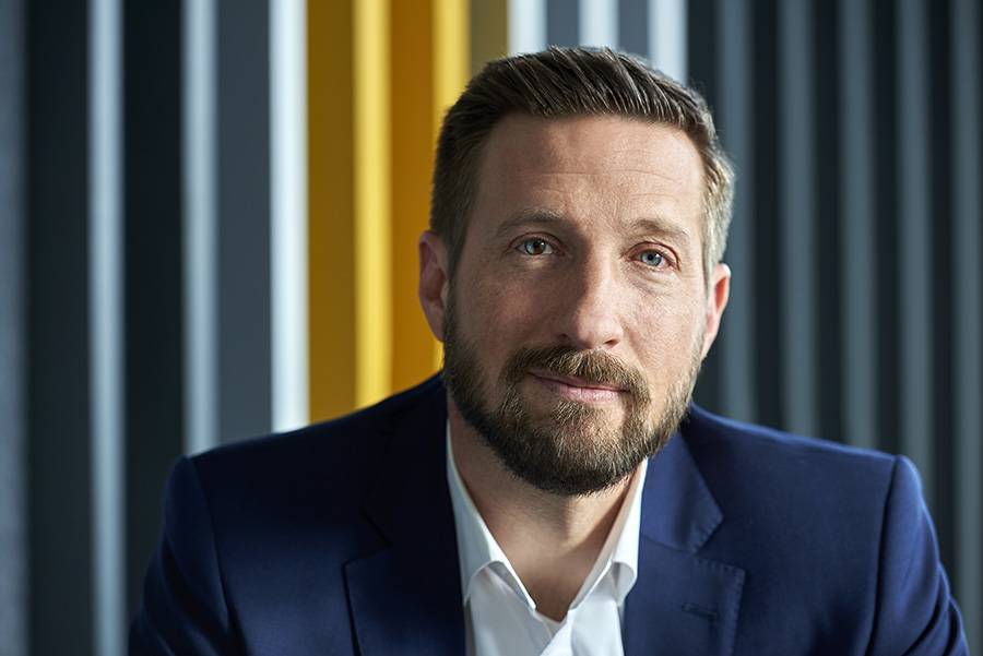 Dirk Adelmann prendra la direction de Mercedes-Benz Suisse le 1ᵉʳ mars 2026. Âgé de 48 ans, il succédera à Roland Schell, qui prendra sa retraite anticipée à la fin du mois de mai 2026.