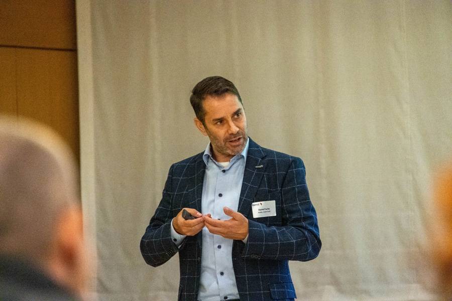 Daniel Fuchs veut rendre au carrossier son terrain. Avec GlassRep, il rapatrie la valeur ajoutée là où elle appartient – dans l’atelier, pas au call center.