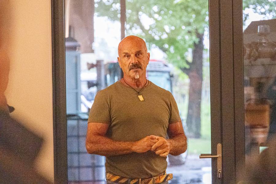 Roberto Belossi – un vigneron qui ne vend pas, mais explique ce que signifient la patience et la précision.