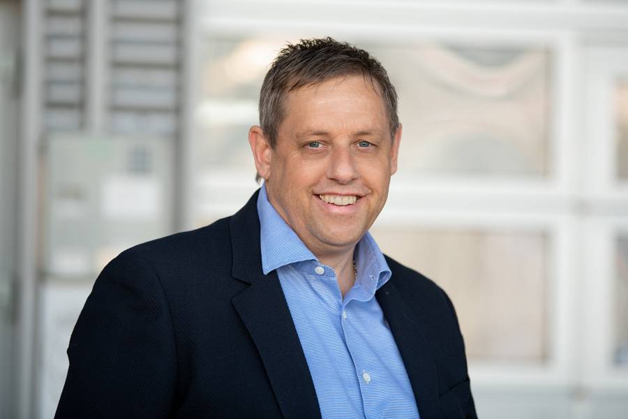 . . . réseau, tout comme Andreas Stalder, propriétaire et directeur général de Carrosserie Stalder SA à Geuensee . . .