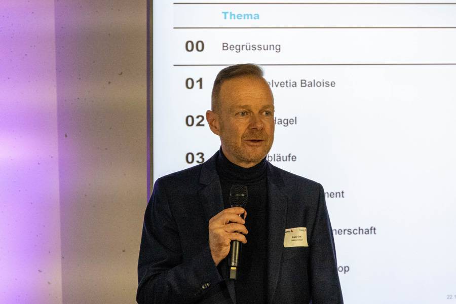 Reto Gut, directeur de la division carrosserie d’AMAG Wettswil, accueille les invités – sans grands discours, mais avec la fierté tranquille de celui qui sait le prix de la précision.