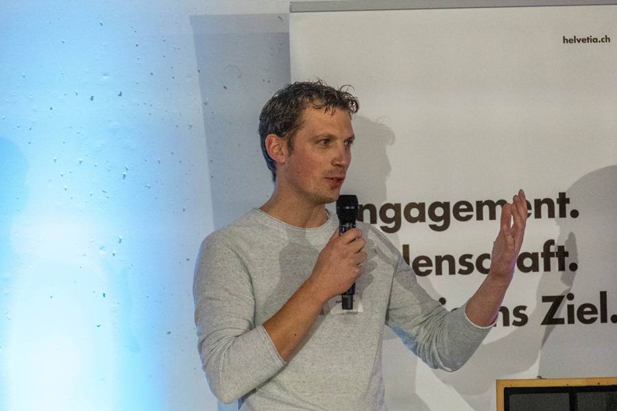 Fabian Eugster raconte son expérience du système ADI Drive Scan. La haute technologie au service des intempéries – preuve que la précision devient aussi digitale dans la carrosserie.