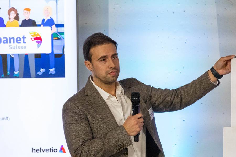 José João Gonçalves, propriétaire de Carrosserie Gehri, résume les conclusions de son groupe : l’innovation ne naît pas en théorie, mais entre le pont élévateur et l’écran.