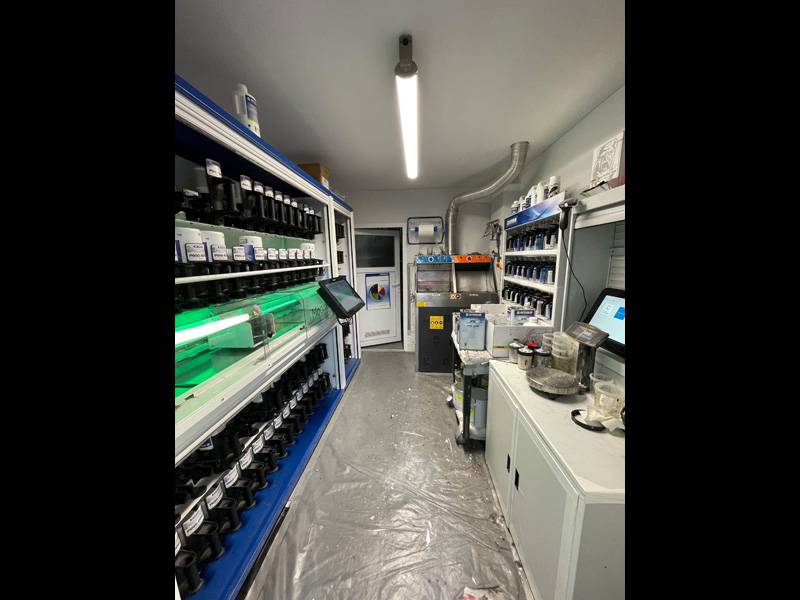 Le laboratoire de mélange est à la pointe – et grâce à « Moon Walk », le peintre gagne un temps et un matériau précieux.