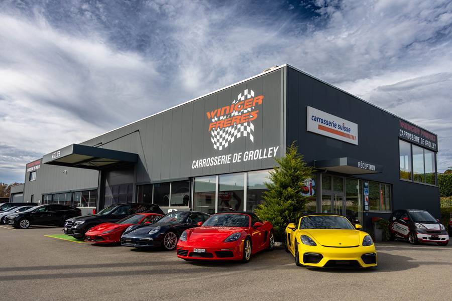 L’entreprise hôte « Winiger Frères Sàrl » offrait le décor idéal : un atelier où la passion rencontre la précision – et où l’on répare les petites Fiat avec le même soin que les Ferrari.