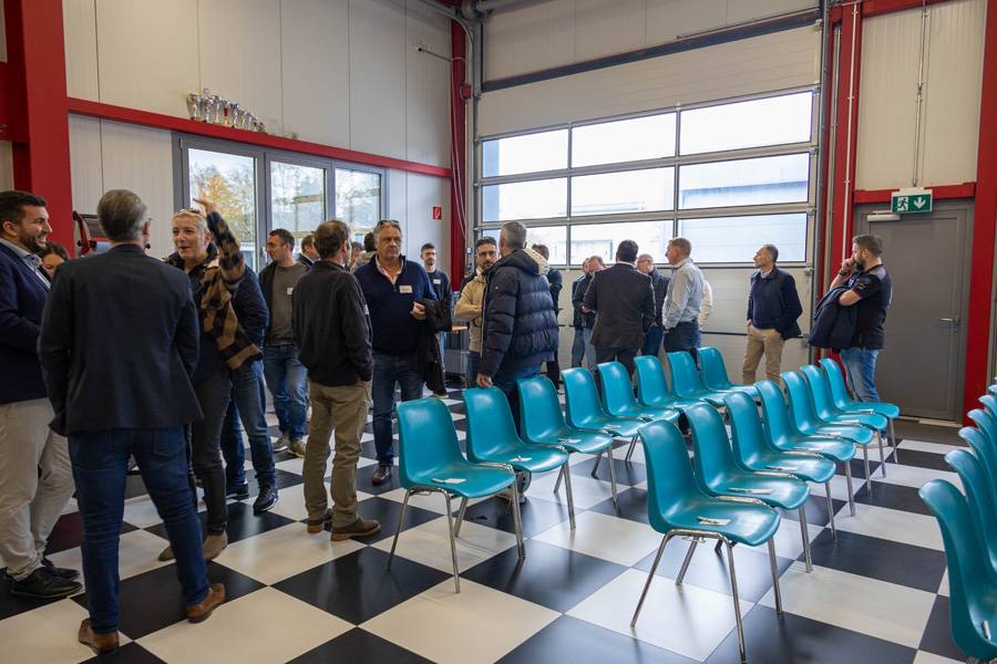 Les séminaires annuels avec tableau de conférence et café filtré ? Très peu pour ces quatre-là (de g. à d.) : les spécialistes « Repanet Suisse » Dominik Schenker, Sebastian Wyder, Laura Jacober et Philippe Maeder.