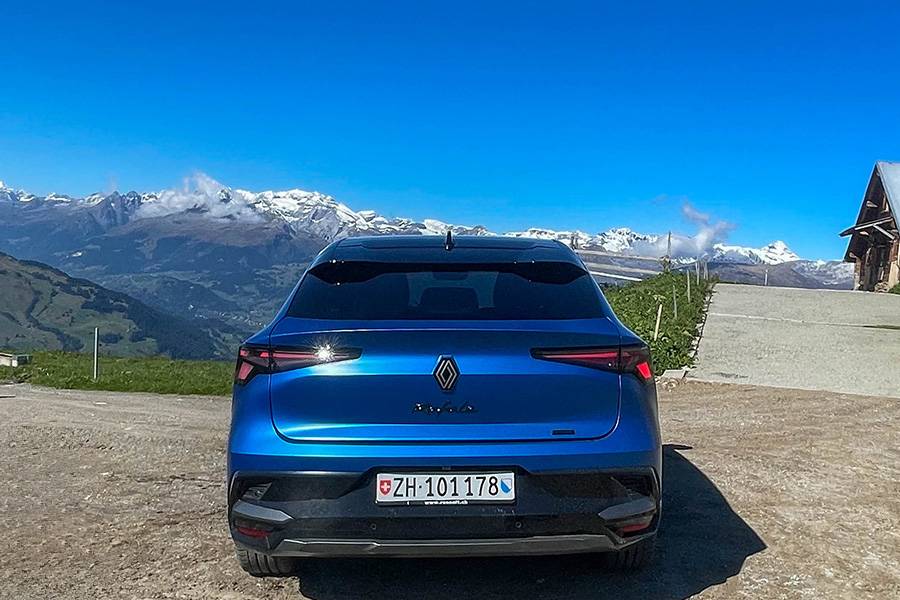 Französischer Esprit auf spanischem Asphalt: Der neue Renault Rafale will als sportlich gezeichnetes SUV-Coupé in erster Linie Platzhirsch im Mittelklasse-Segment sein.