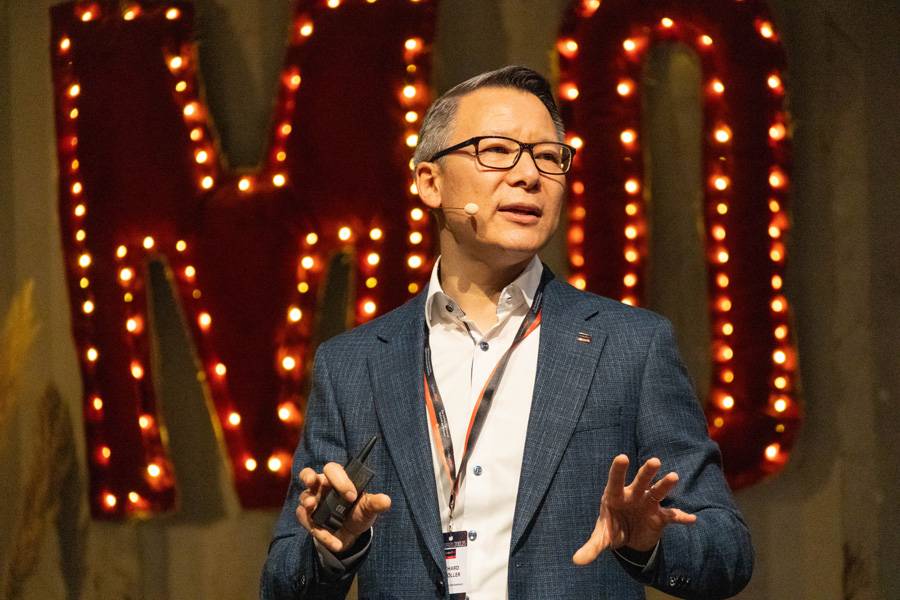 . . . Wissenswertes verspricht. Richard Schöller ist für die News verantwortlich, die sich um die aktuellen und künftigen Netzwerkpartner drehen. 