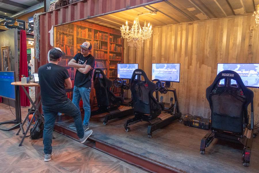 Noch traut sich keiner an die Simulatoren, um an der «Challenge» teilzunehmen und schnelle Runden zu drehen. Bis es soweit ist, ruhen . . . 