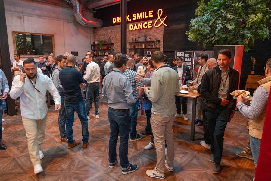 Avant même le début officiel du programme, l’affluence est déjà forte au « Fun 4 All ». Rien d’étonnant, vu . . . 