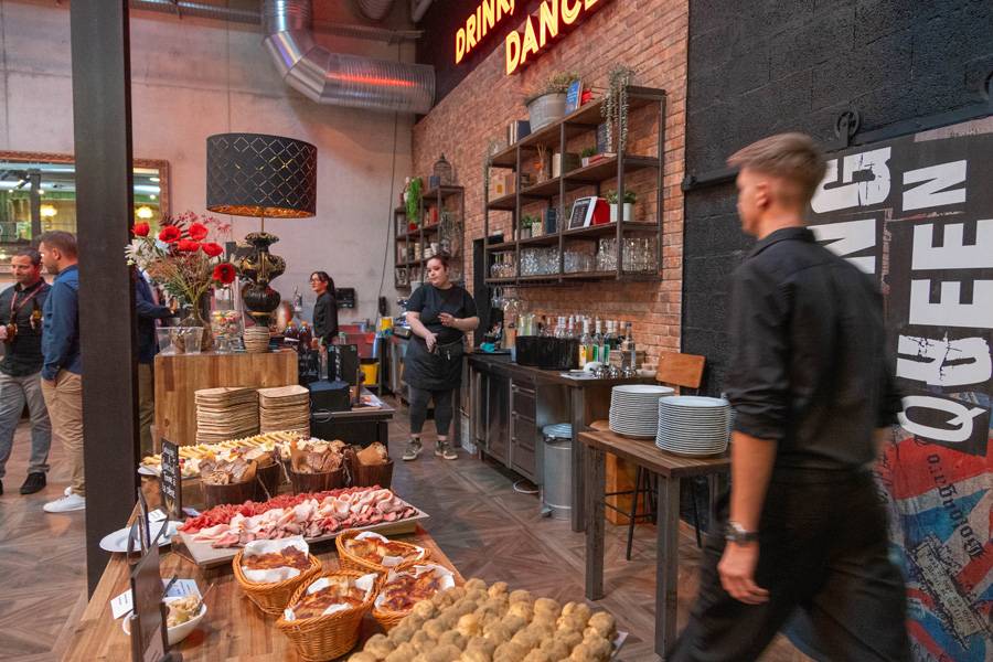 . . . la variété d’amuse-bouche et de boissons rafraîchissantes proposée. 