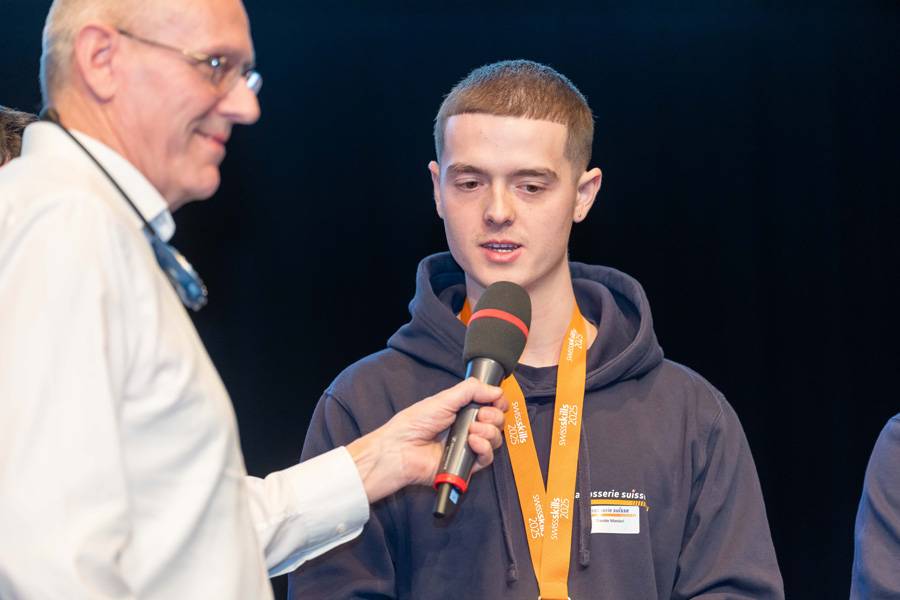 . . . Lackierer Davide Manieri von der «Huggel Carrosserie AG» in Münchenstein (BL). Die beiden Schweizermeister vertreten unser Land an der WM 2026 in Shanghai.