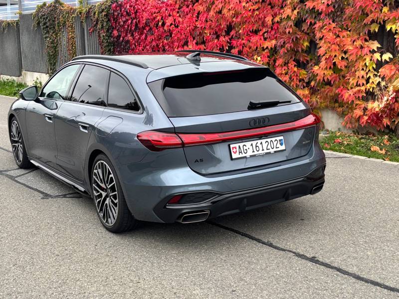 Der neue A5 sieht ganz einfach toll aus – und vor allem sportlich. Das liegt unter anderem an den weiter ausgestellten Radkästen. 