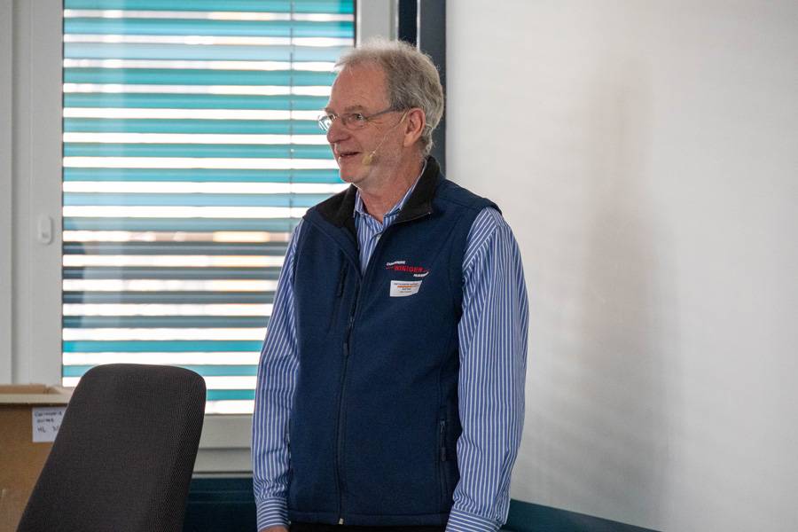 Dass sie so zahlreich erschienen sind, ist grossartig: NOS-Präsident Rolf Rast bedankt sich bei den Besuchern für das grosse Interesse am Lehrlingstag. 