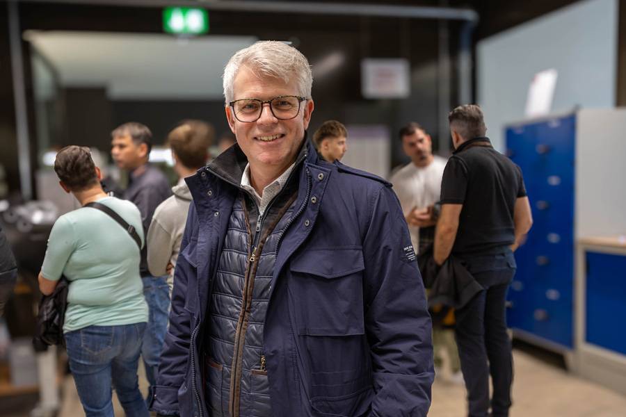Tout est sous contrôle : Daniel Röschli (directeur de Carrosserie Suisse) se montre très satisfait de l’organisation et du déroulement de la journée.
