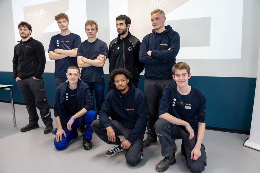 Standen für Auskünfte und Demonstrationen zur Verfügung: die Swiss-Skills-Teilnehmer aus den Berufssparten «Carrosseriespengler», «Fahrzeugschlosser» und «Carrosserielackierer».