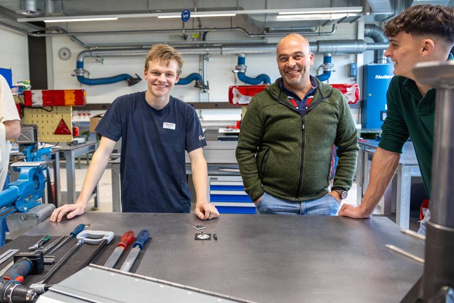 Er weiss alles über Hartlöten, Abkanten, Ausklinken, MAG- und WIG-Schweissen und gab kompetent über diese Themen Auskunft: Fahrzeugschlosser und Swiss-Skills-Teilnehmer Nicola Mezzadri. 