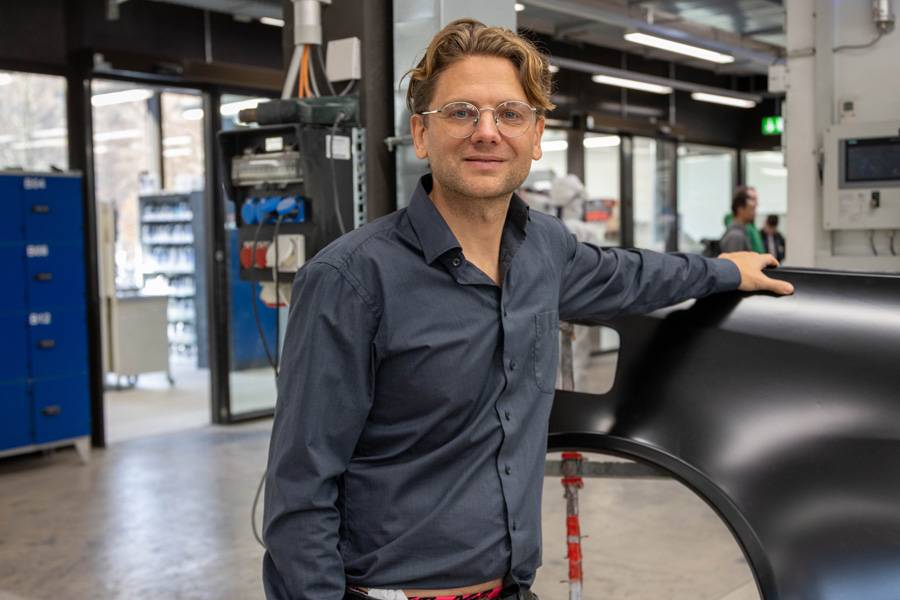 Il a présenté aux futurs peintres le programme des cours interentreprises : Philemon Kaiser, enseignant spécialisé à la STFW.