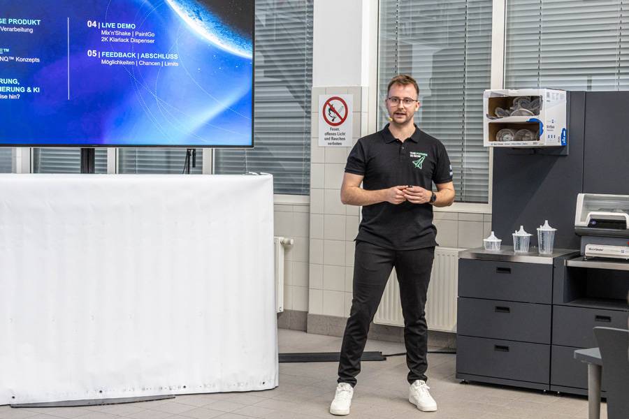 Sven Neumann (Product Manager Collision) führt durch die Lackwelt von morgen – und präsentiert den Gästen das Programm, das sie erwartet. Eine der neuen . . . 