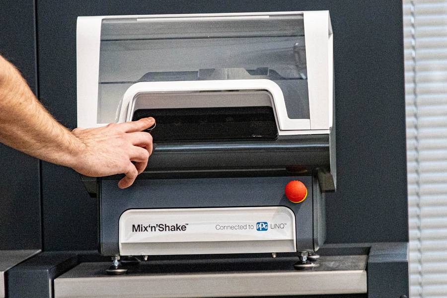 Le « Mix’n’Shake », présenté en France il y a quelques semaines, doit être compris comme un complément logique au spectrophotomètre « Moon Walk ».