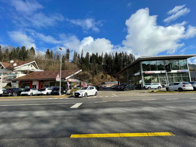L’entreprise de Langnau – depuis près de soixante ans, l’adresse incontournable pour Toyota, Suzuki et Lexus, ainsi que pour tous travaux de carrosserie.