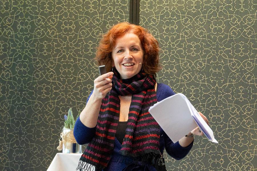 Fakten statt Floskeln: Linda Kren vom «Swiss Safety Center» zeigt auf, wie Schweizer Werkstätten den Pfad Richtung Netto-Null einschlagen können – ambitioniert, aber erstaunlich praxisnah.