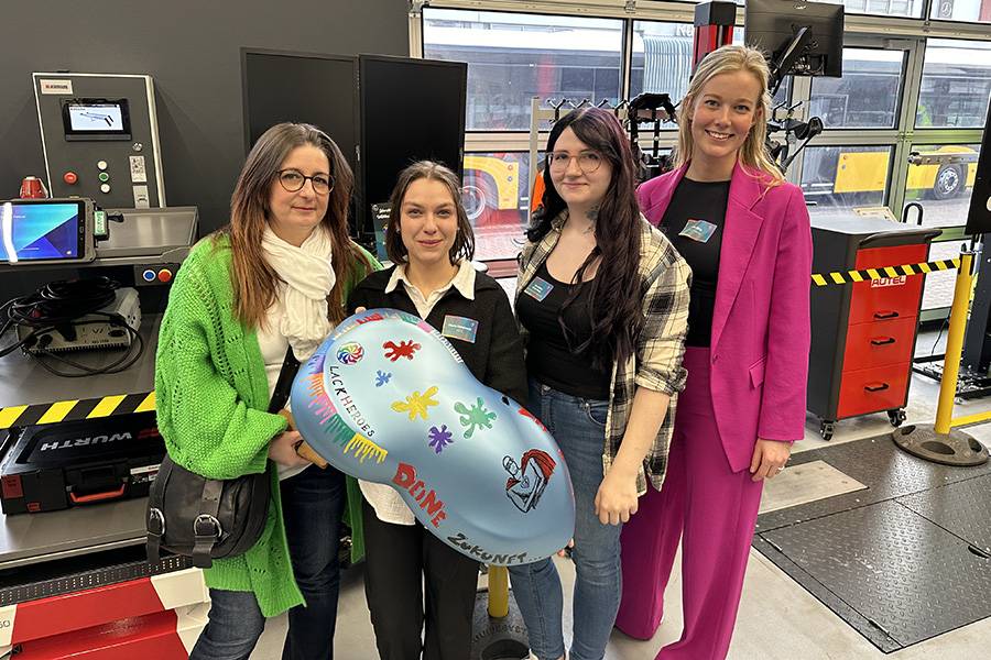 . . . und zukunftsorientiert die Branche inzwischen aufgestellt ist. Die gestalteten Teile werden dabei zum sichtbaren Symbol für Verbindung, Vielfalt und gemeinsame Ideen.