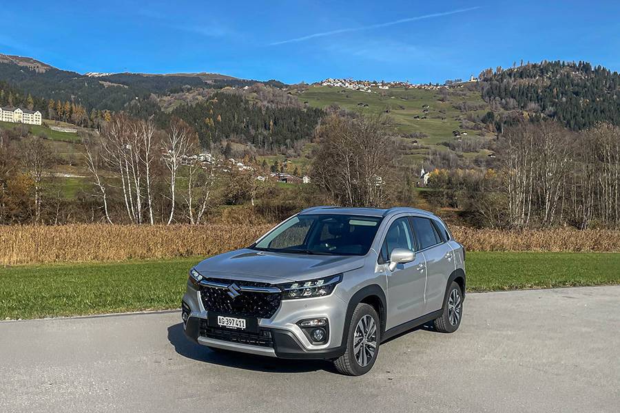 Von vorne betrachtet sieht der S-Cross mehr nach SUV aus als früher. Dazu leistet der grosse Kühlergrill einen nicht unerheblichen Anteil. 