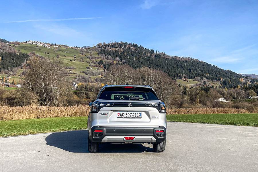 Optische Merkmale: Durchgehendes LED-Band mit Markenlogo «S», markante Lichtsignaturen und der an Kompakt-SUV beliebte Unterfahrschutz