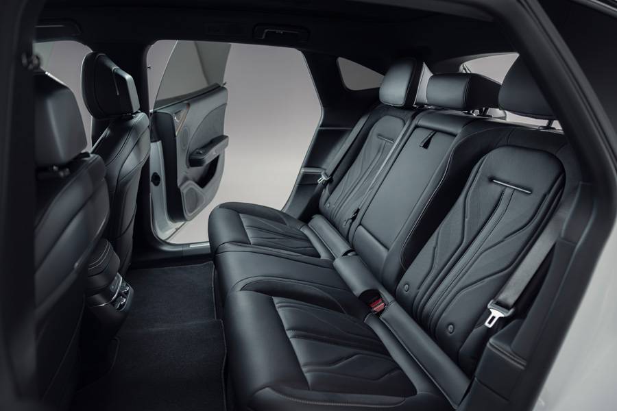 nf Sitzplätze ohne Alibi-Charakter: Auch im Fond zeigt sich der 7GT als ernst gemeinter Alltags-GT mit Raum statt Versprechen.