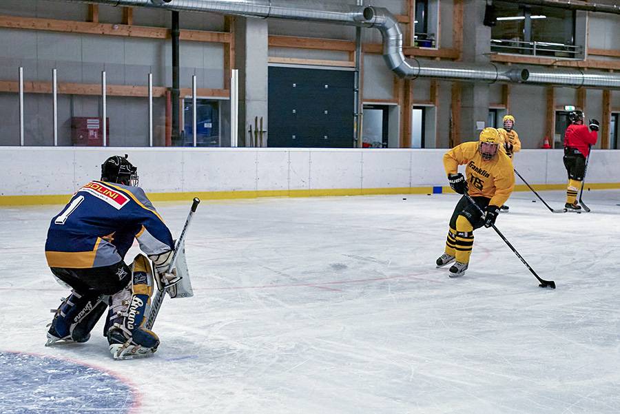 Même un défenseur doit savoir marquer : à l’entraînement, Rico Gruber travaille la situation en solo face au gardien.