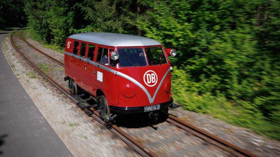 Frontansicht mit DB-Signet: So sah der pragmatische «Kleinwagen mit Verbrennungsmotor» der Deutschen Bundesbahn ab 1955 aus. Nur 30 Stück wurden gebaut – als kompakter Dienstwagen fürs Gleis, bereit für Inspektionen, Material und bis zu acht Personen.
