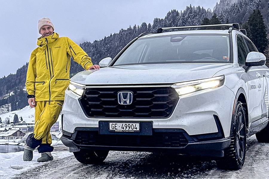 CR-V Advance 4x4 en action: Maxime Chabloz entre bloc d’entraînement et compétition — avec tout ce qu’il faut embarquer.