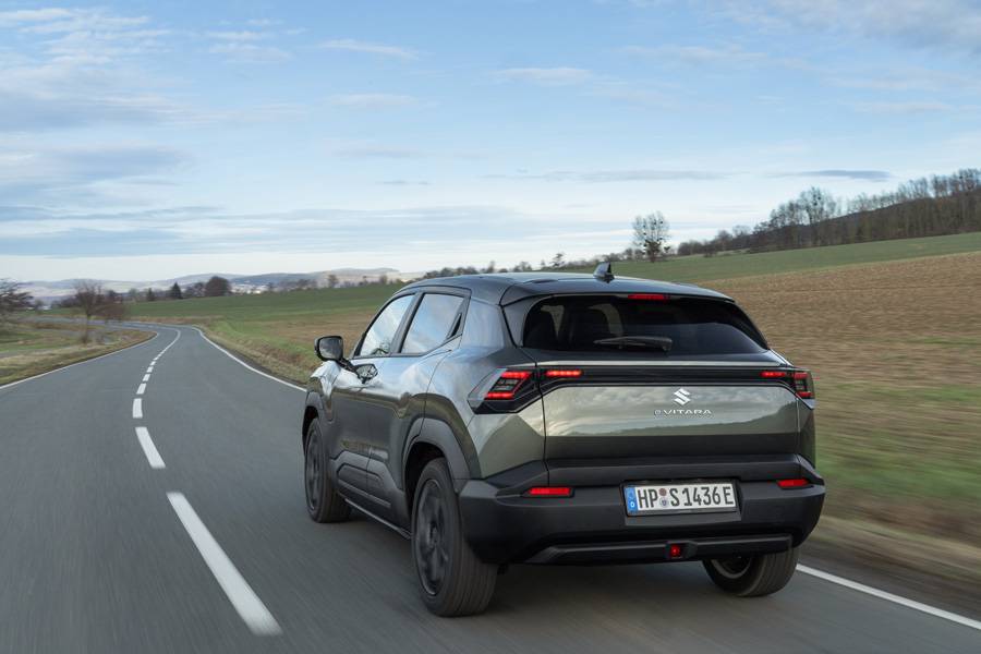 Températures hivernales et kilomètres d’autoroute : l’autonomie reste réaliste, pas romantique. Pour les rendez-vous, ça passe — pour la grande escapade de la journée, il faut un plan de charge.