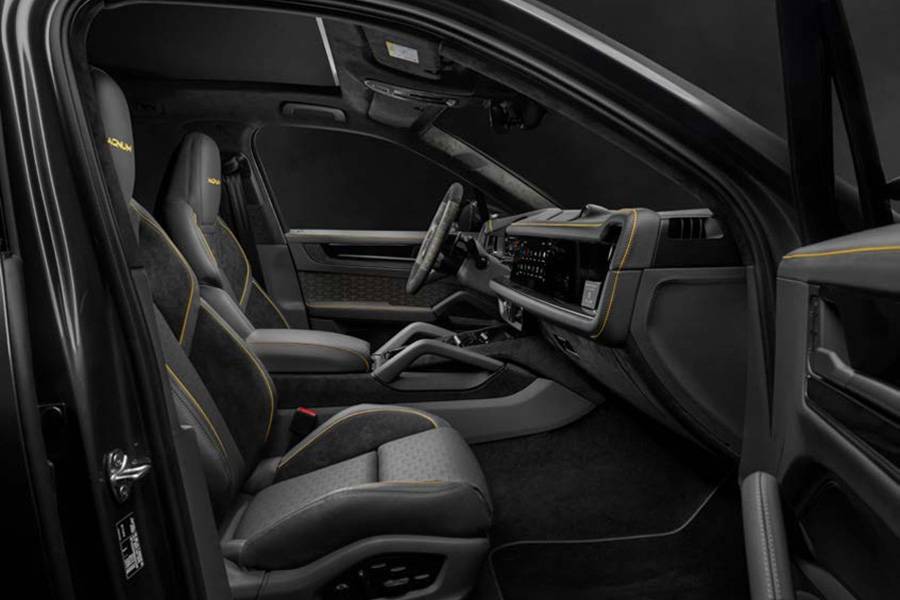 Porte d’entrée chez TechArt : sièges sport, surpiqûres contrastées, textures — à l’intérieur, le Magnum n’est pas « un peu différent », il est repensé jusqu’au bout.