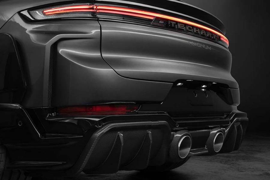 Diffuseur, carbone, sorties : la signature Magnum à l’arrière — un élément qui appuie visuellement et en rajoute acoustiquement.