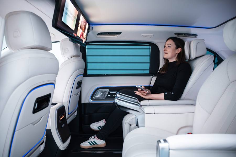 Viel Platz, bequeme Einzelsitze und ausklappbare Tische: Im VLE soll selbst die zweite Reihe eher nach Lounge als nach klassischem Van wirken.