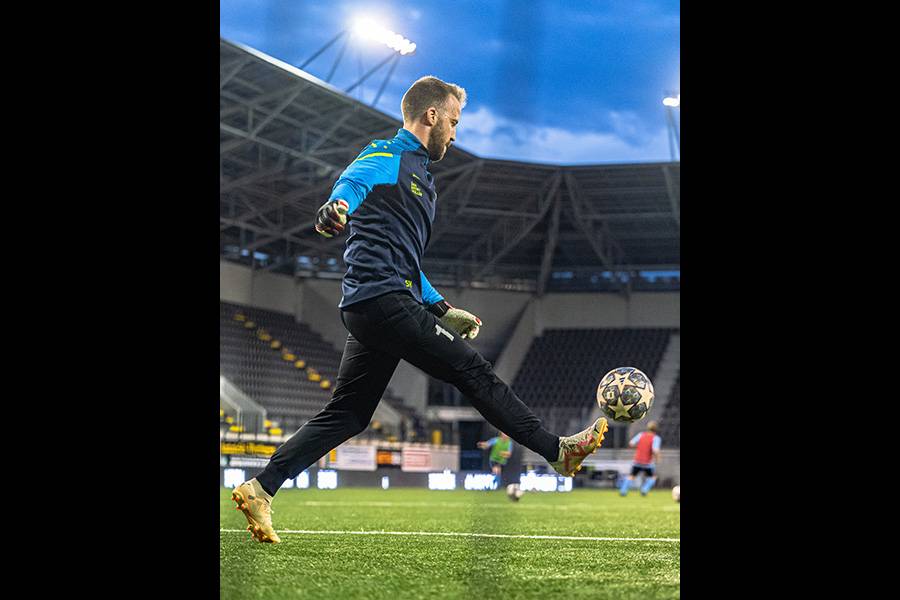 Wenn nötig, beweist sich der 35-Jährige auch im Goal. Er ist Teamplayer, pragmatisch, bodenständig – und einer, der weiss, dass man Spiele nicht nur mit Technik, sondern auch mit Herz und Hirn gewinnt.