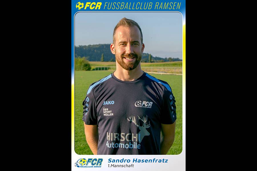 Maillot impeccable, posture détendue : derrière Sandro Hasenfratz s’étend le paysage, devant lui la saison – et entre les deux, la tranquille assurance d’un homme qui connaît son métier.