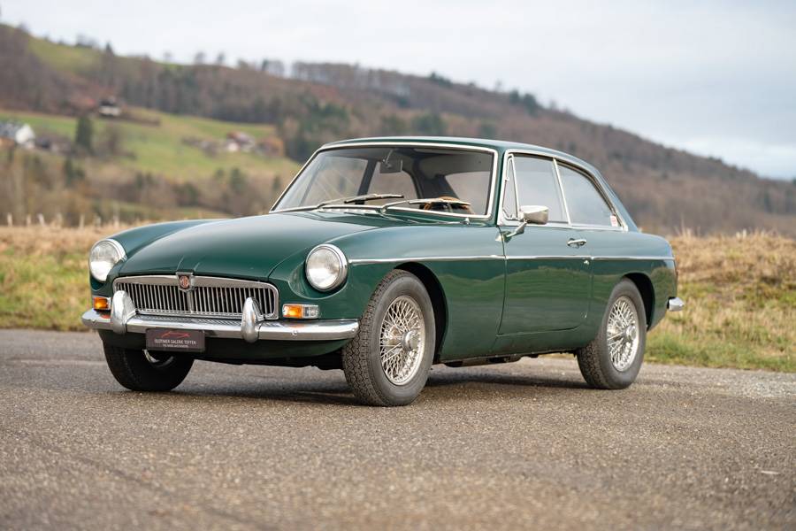 Une vraie Britannique avec du flair : la MGB GT de 1966 est proposée entre 15 000 et 18 000 francs.
